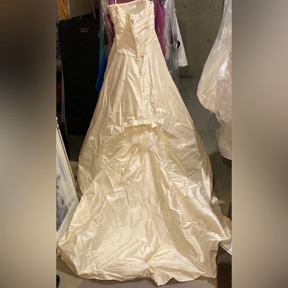 Kathy Ireland 2Be Raw Ivory Silk Ballgown Wedding Gown - Picture 8 of 14